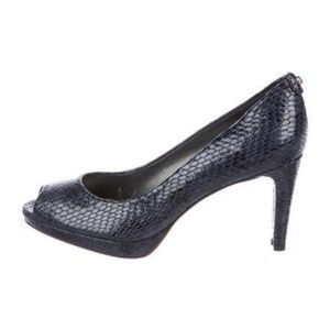 Stuart Weitzman LogoPlainField Pump